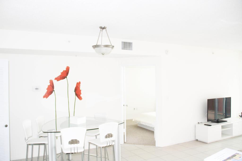 Miami Waterfront Apartments Sunny Isles Beach Room photo